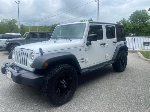 Used 2018 Jeep Wrangler Unlimited Sport S AWD/4WD image 4