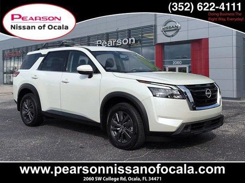 Certified 2023 Nissan Pathfinder SV FWD image 1