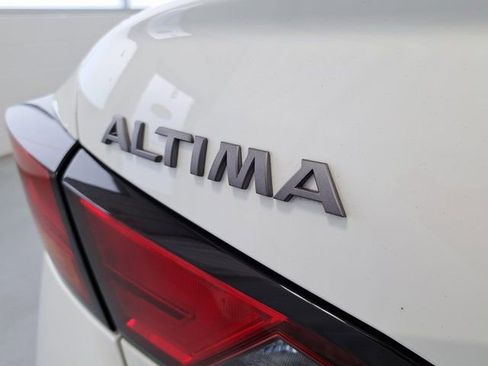 Used 2025 Nissan Altima 2.5 SV FWD image 30