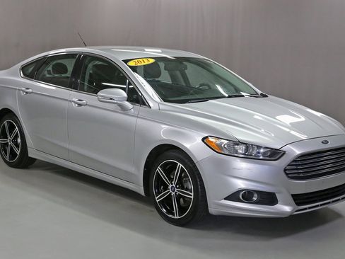 Used 2013 Ford Fusion SE image 1