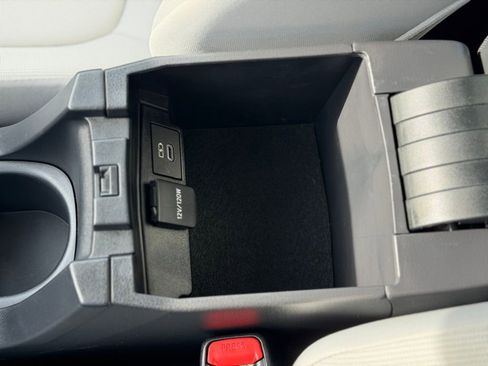 Used 2024 Toyota Corolla Cross L image 18