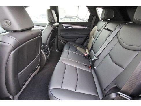 New 2025 Cadillac XT5 Luxury image 7
