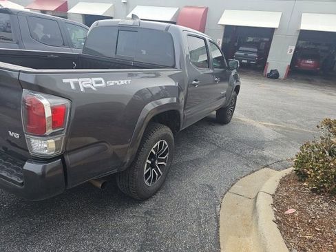 Used 2021 Toyota Tacoma TRD Sport image 11