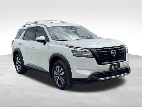 Certified 2024 Nissan Pathfinder SL AWD/4WD image 3