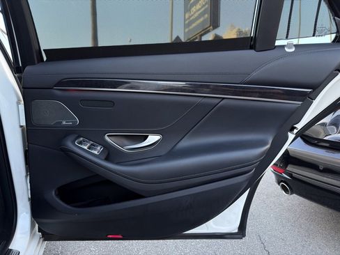 Used 2016 Mercedes-Benz S 550 Sedan image 40