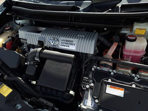 Used 2015 Toyota Prius Three w/ Solar Roof Package FWD image 30