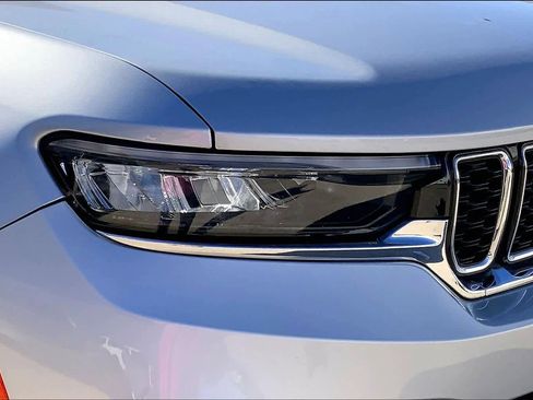 Used 2023 Jeep Grand Cherokee Limited image 26