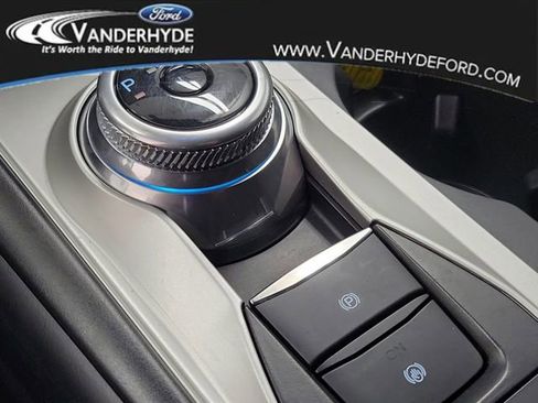 Used 2022 Ford Explorer XLT image 31