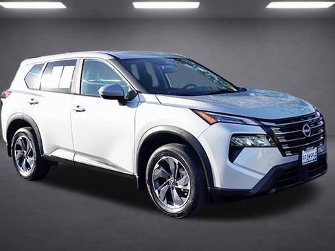 Used 2024 Nissan Rogue SV FWD image 6