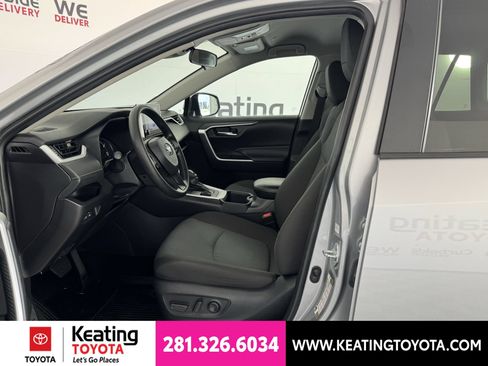 Used 2025 Toyota RAV4 XLE AWD/4WD image 14