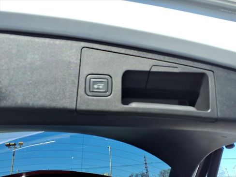 Certified 2023 Cadillac XT4 Sport w/ Technology Package image 11