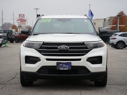 Certified 2022 Ford Explorer XLT image 2