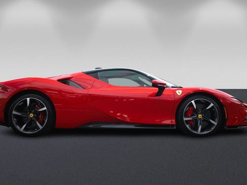 Used 2021 Ferrari SF90 Stradale AWD/4WD image 2