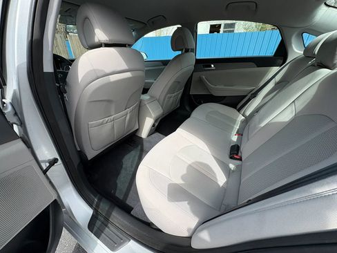 Used 2015 Hyundai Sonata SE FWD image 13