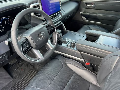 Used 2025 Toyota Sequoia Platinum AWD/4WD image 9