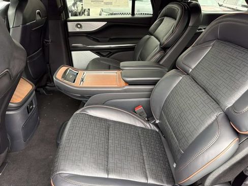 New 2026 Lincoln Navigator Black Label AWD/4WD image 18