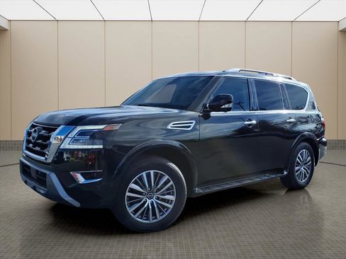 Used 2023 Nissan Armada SL w/ Captain's Chairs Package image 2