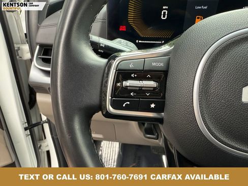 Used 2025 Kia Carnival FWD image 16
