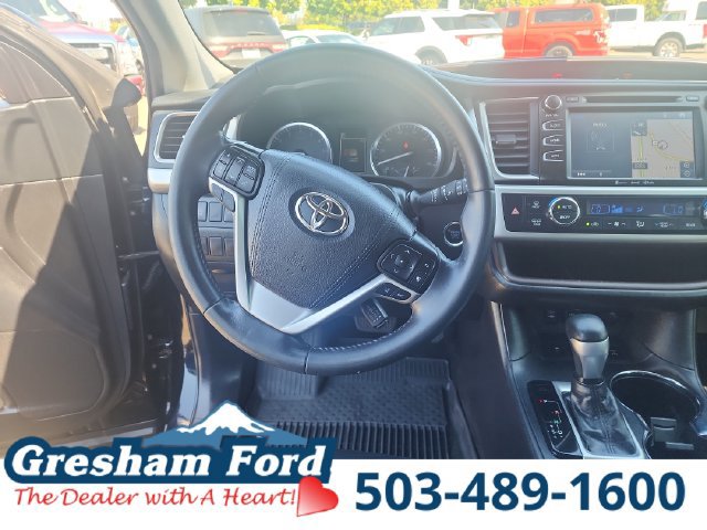 Used 2019 Toyota Highlander XLE AWD/4WD image 20