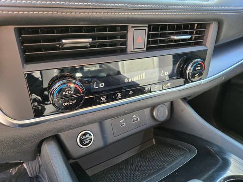 Used 2023 Nissan Rogue SV FWD image 25