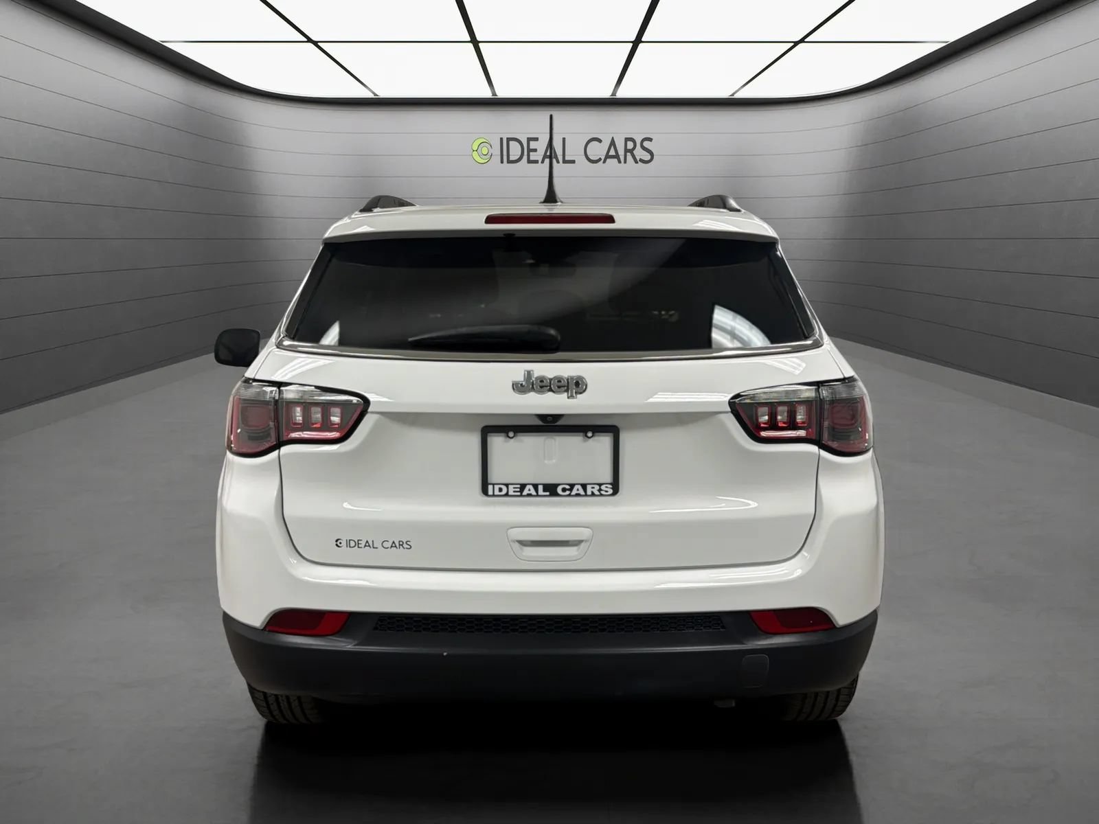 Used 2022 Jeep Compass Latitude FWD image 4