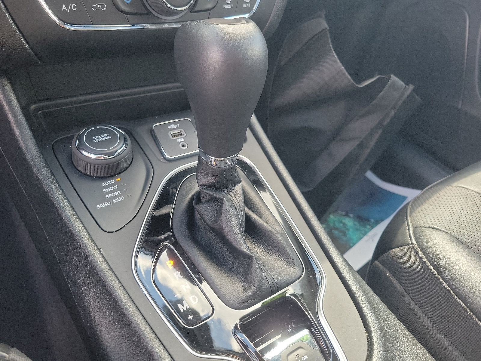 Used 2022 Jeep Cherokee Limited AWD/4WD image 15