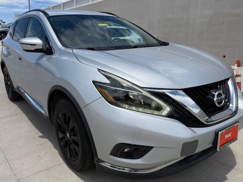 Used 2018 Nissan Murano SV FWD image 2