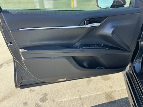 Used 2019 Toyota Camry SE FWD image 8