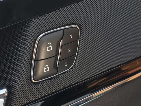 Used 2023 Lincoln Nautilus Reserve AWD/4WD image 9
