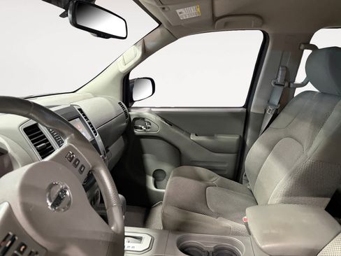 Used 2021 Nissan Frontier SV w/ Midnight Edition Floor Mats AWD/4WD image 10