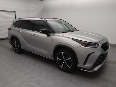 Used 2021 Toyota Highlander XSE FWD image 11