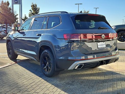 New 2026 Volkswagen Atlas Peak Edition image 2