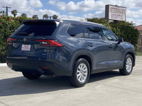 Certified 2024 Toyota Grand Highlander FWD image 3