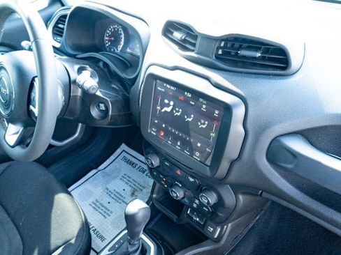 Used 2020 Jeep Renegade Latitude w/ UConnect 8.4 Nav Group image 39