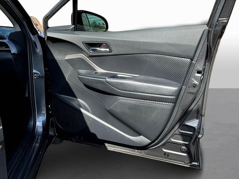 Used 2020 Toyota C-HR LE image 17