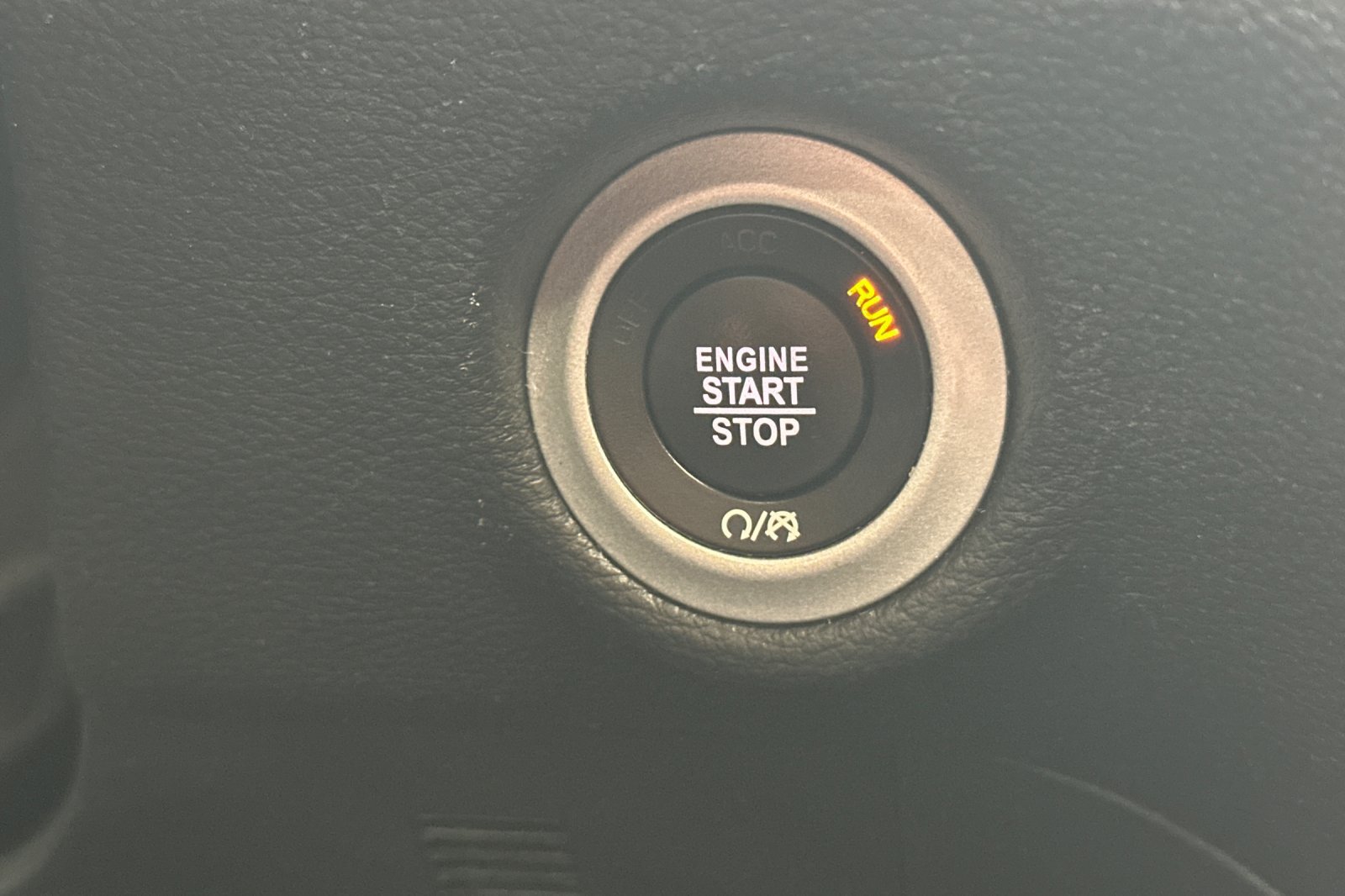 Used 2025 Chrysler Pacifica Limited FWD image 30