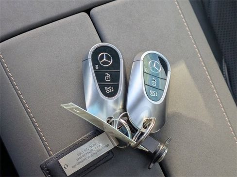 Used 2022 Mercedes-Benz EQS 580 580 image 36