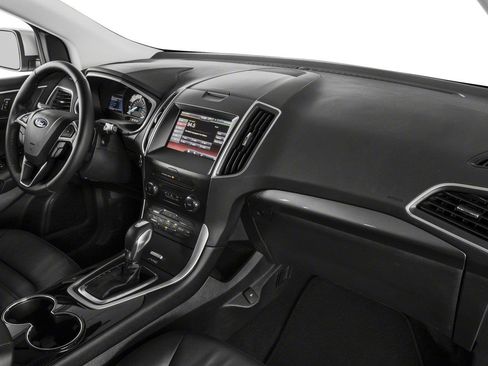 Used 2018 Ford Edge Titanium w/ Equipment Group 301A AWD/4WD image 10