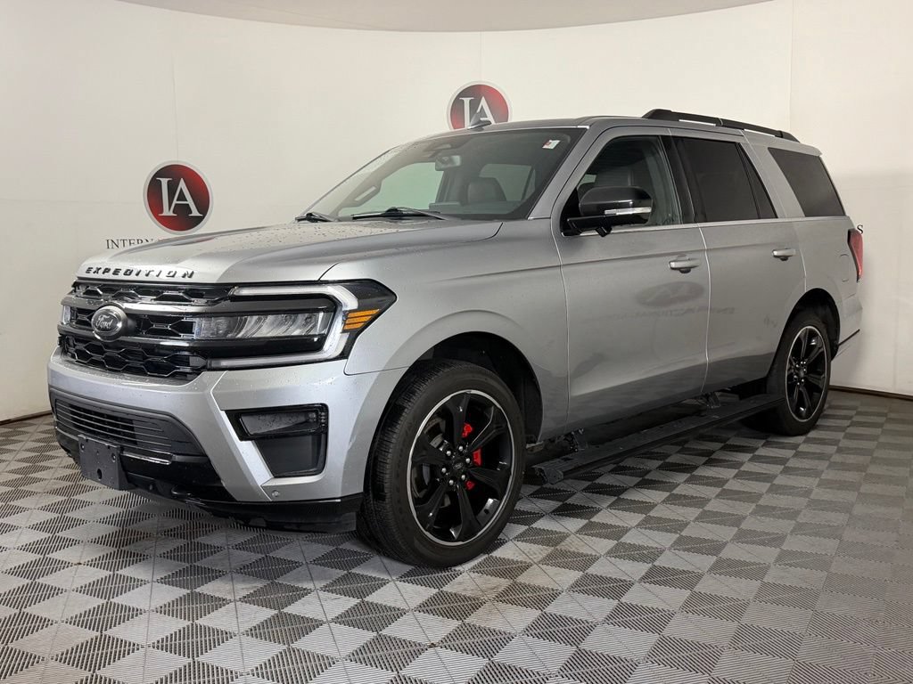 Used 2022 Ford Expedition Limited AWD/4WD image 3