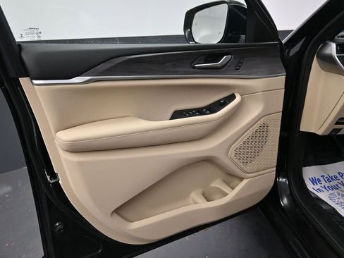 Used 2023 Jeep Grand Cherokee Limited AWD/4WD image 29