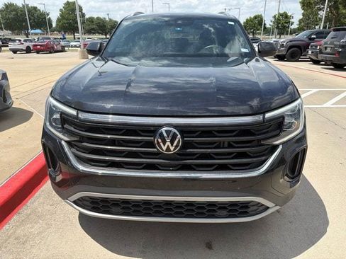 Used 2024 Volkswagen Atlas Cross Sport SE FWD image 2