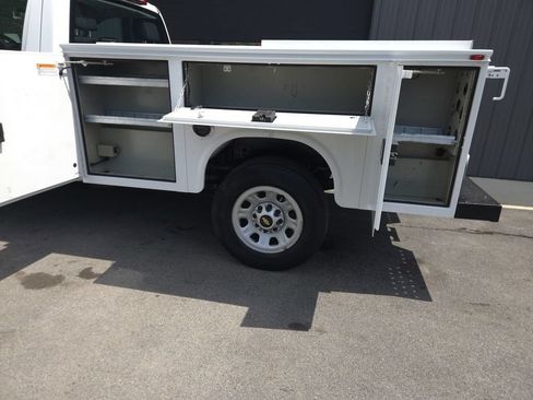 Used 2018 Chevrolet Silverado 3500 W/T RWD image 4