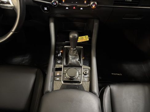 Used 2019 MAZDA MAZDA3 Hatchback FWD image 34