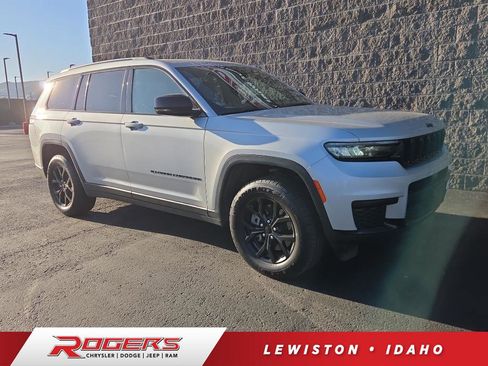 Used 2024 Jeep Grand Cherokee L Laredo image 1