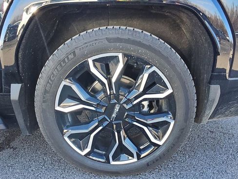 Used 2025 GMC Sierra EV Denali image 5