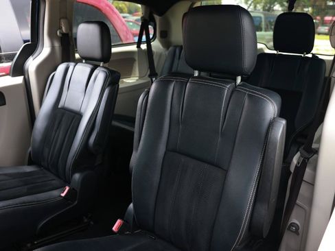 Used 2017 Dodge Grand Caravan SXT FWD image 8