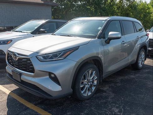 Used 2021 Toyota Highlander Limited AWD/4WD image 4