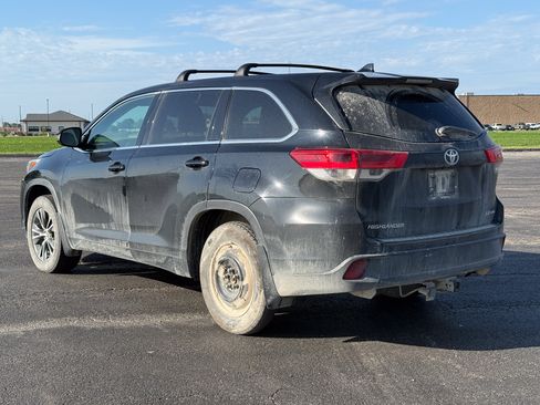 Used 2017 Toyota Highlander Plus AWD/4WD image 4