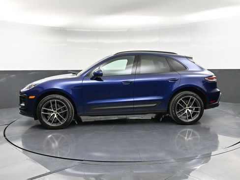 Certified 2025 Porsche Macan AWD/4WD image 2