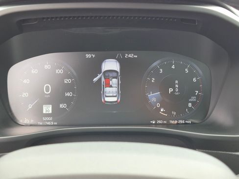 Used 2022 Volvo XC40 T5 Momentum AWD/4WD image 22